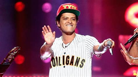 Bruno Mars Kicks Off 2017 BET Awards With EPIC .